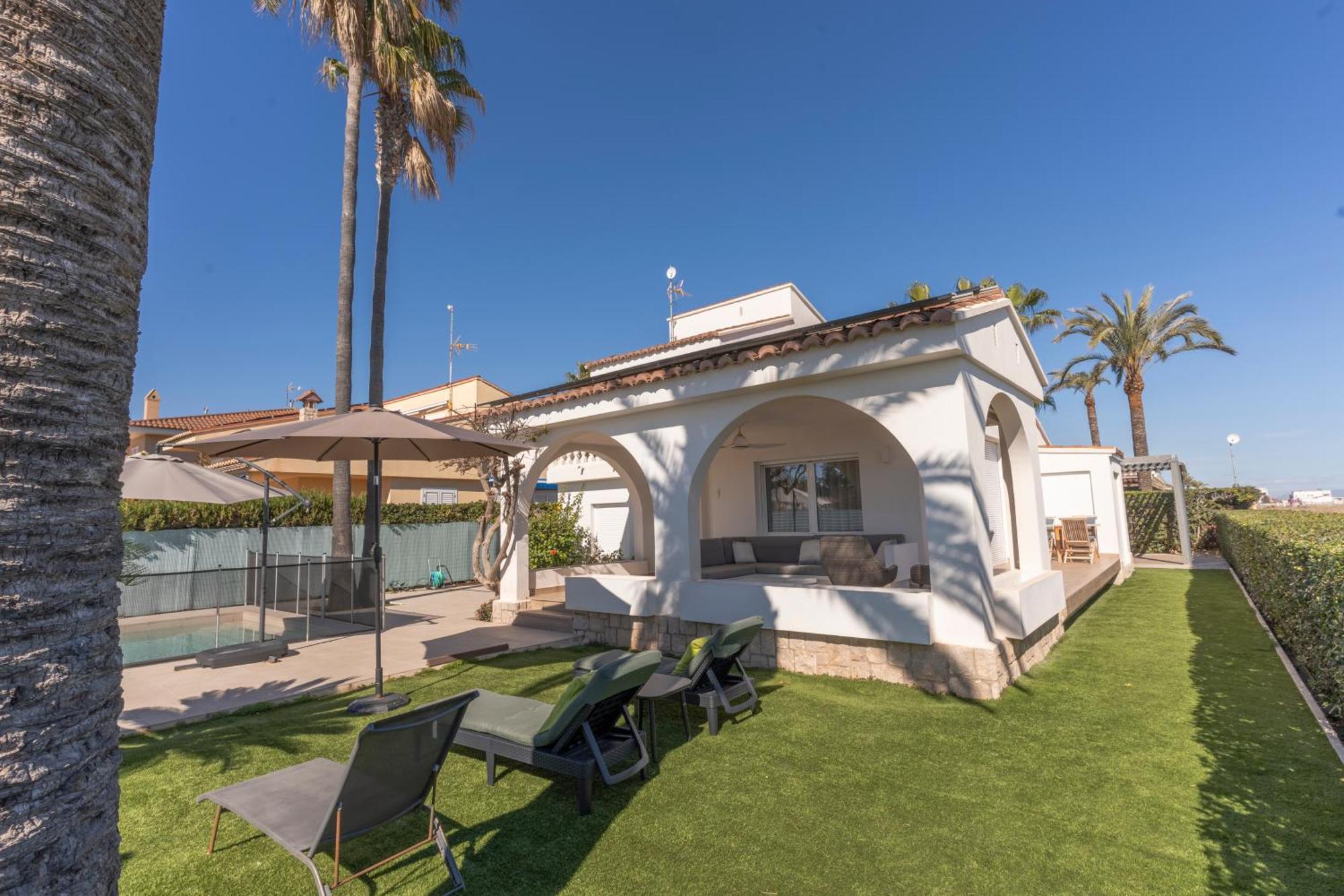 Exquisita Villa Frente Al Mar ซากุนโต ภายนอก รูปภาพ